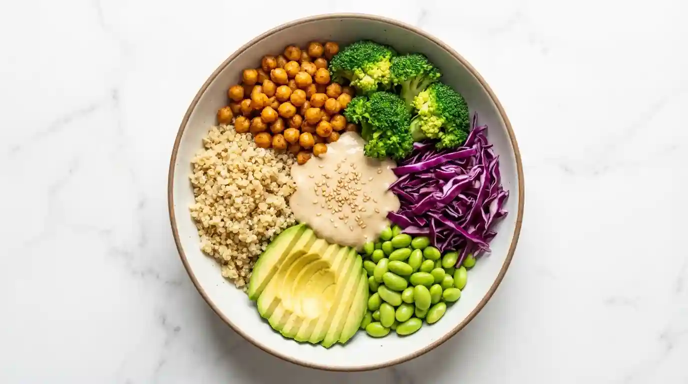 2. Buddha Bowl mit Quinoa & Kichererbsen